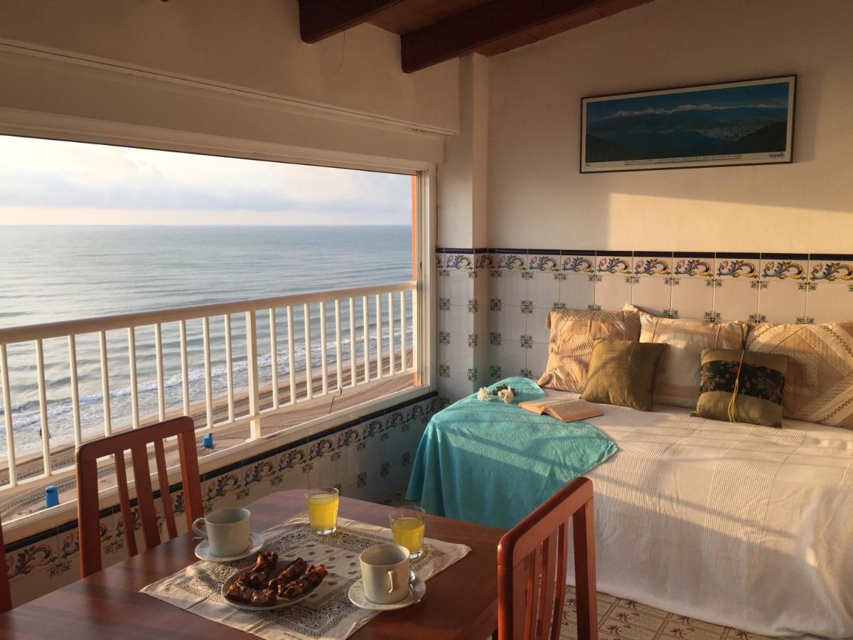 Beachfront And Bright Apartment Mareny Barraquetas Extérieur photo